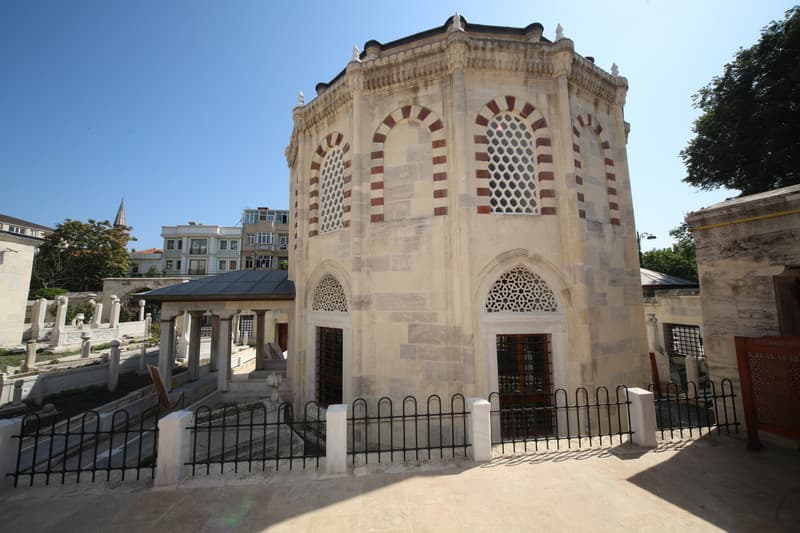 Koca Sinan Paşa Türbesi — 1